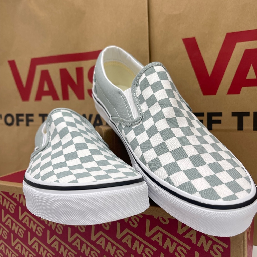 Vans Men’ Classic Slip-On
Color Theory Checkerboar Pure Grey
VN000D5PEPO Sneaker - Picture 12 of 16